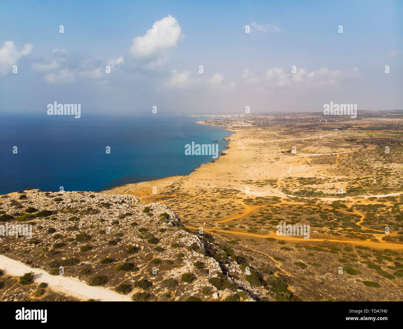 Zypern wunderschöne Küste, Mittelmeer, türkis Farbe. Zypern, Ayia Napa. Landschaft außerhalb der Stadt Stockfoto