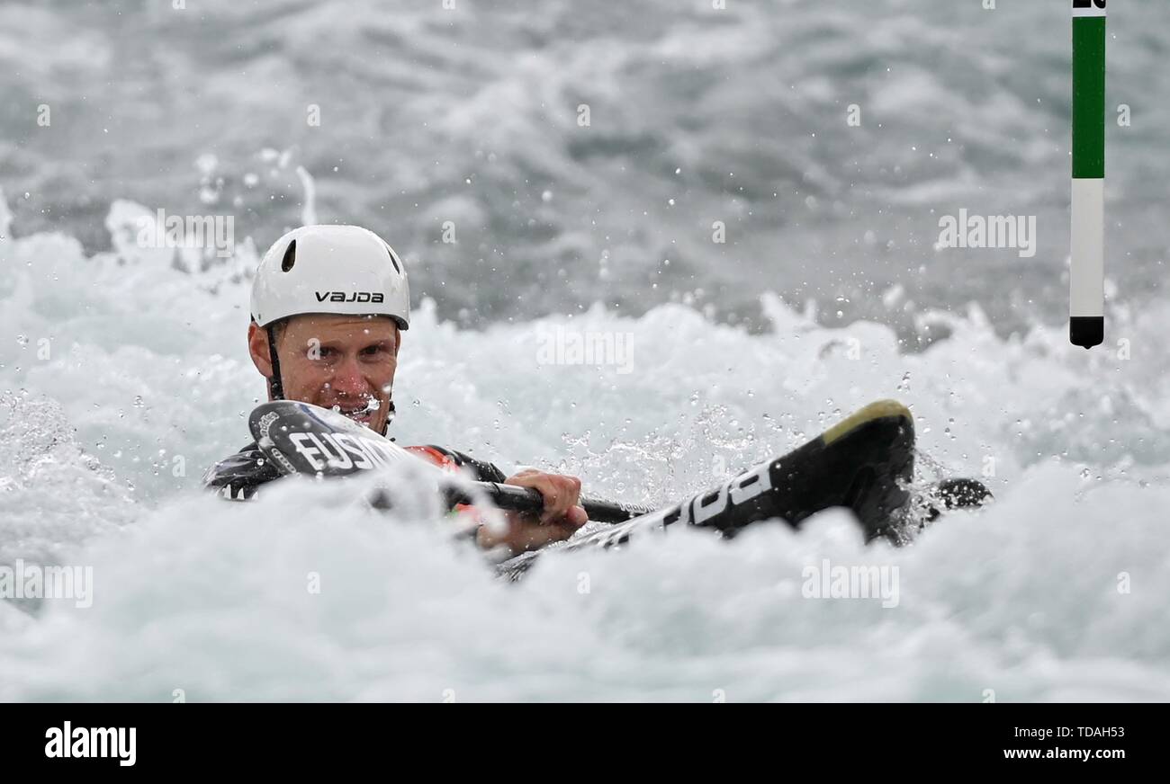 Lee Valley, Hertforshire, UK. 14 Juni, 2018. Finn Metzger (NZL). 2019 ICF London canoe Slalom World Cup. Lee Valley White Water entfernt. Mens K1 Kajak. Hertfordshire. UK. 14.06.2019. Credit: Sport in Bildern/Alamy leben Nachrichten Stockfoto