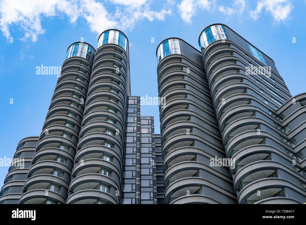 Die Corniche von Foster + Partners (2018). Aus einer offenen Stadt Architektur Tour der Neun Bereich Elms von London. Foto Datum: Dienstag, 11. Juni 2019. Pho Stockfoto