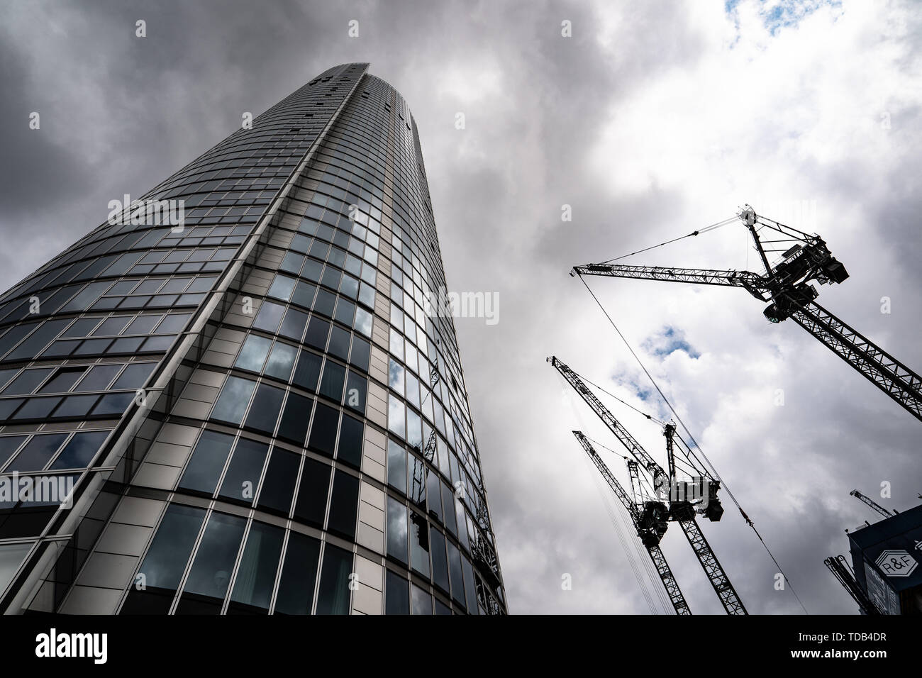 Der Turm, ein St George Wharf von Broadway Malyan (2012). Aus einer offenen Stadt Architektur Tour der Neun Bereich Elms von London. Foto Datum: Dienstag, Ju Stockfoto