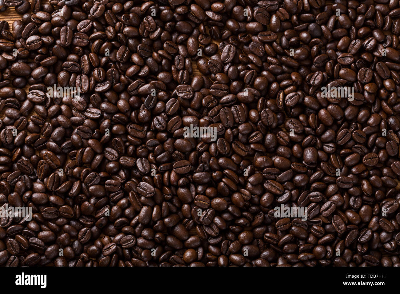 Kaffeebohnen auf dem Tisch Stockfoto