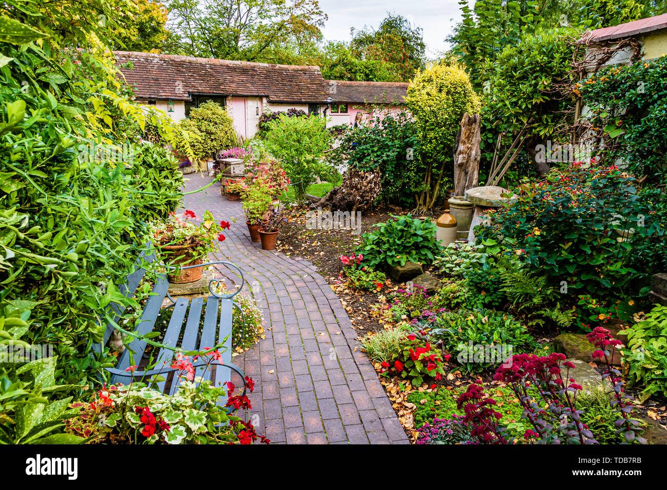Die Mühle Garten, einen privaten Garten für die Öffentlichkeit zugänglich in Warwick, Warwickshire, Großbritannien. September 2018. Stockfoto