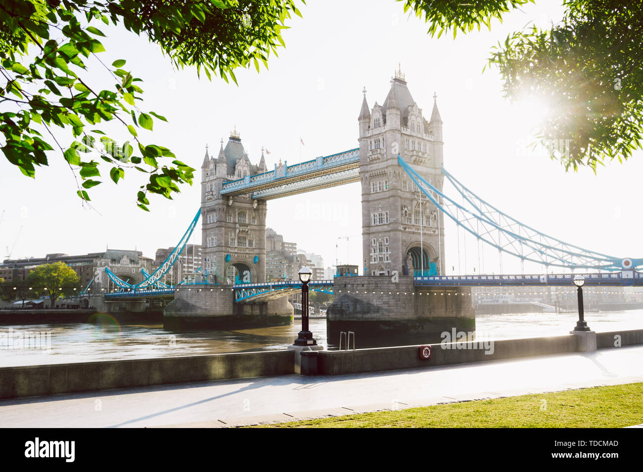 Die Tower Bridge in London an einem sonnigen Morgen Stockfoto