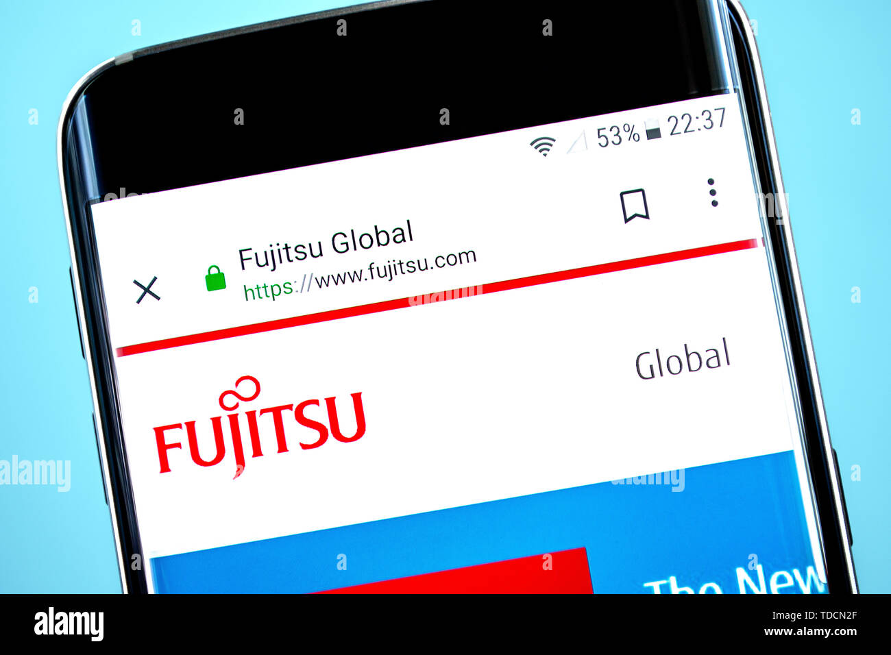 Berdyansk, Ukraine - 10 Juni 2019: Fujitsu Website Homepage. Fujitsu Logo sichtbar auf dem Bildschirm des Telefons, Illustrative Editorial. Stockfoto