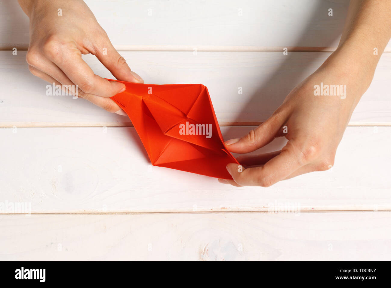 Prozess Der Basteln Origami Papier Boot Stockfoto Bild