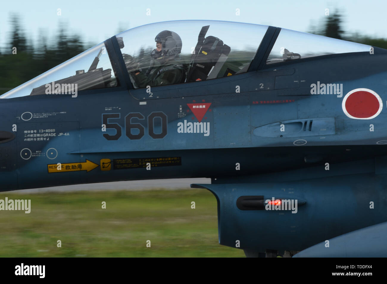 Ein Japan Air Verteidigung-kraft Mitsubishi F-2 ein Taxi in die flightline während der roten Fahne - Alaska 19-2 bei Eielson Air Force Base, Alaska, 10. Juni 2019. RF-A ist eine jährliche US Pacific Luftwaffen Feld Training übung für US-amerikanische und internationale Kräfte, erhöht die Bereitschaft der beteiligten Kräfte. (U.S. Air Force Foto: Staff Sgt. Sergio A. Gamboa) Stockfoto