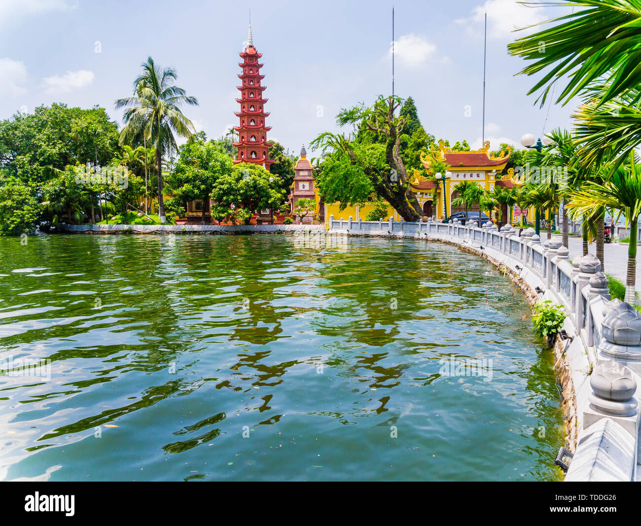 Panoramablick auf Tran Quoc Pagode, der ältesten Tempel in Hanoi, Vietnam Stockfoto