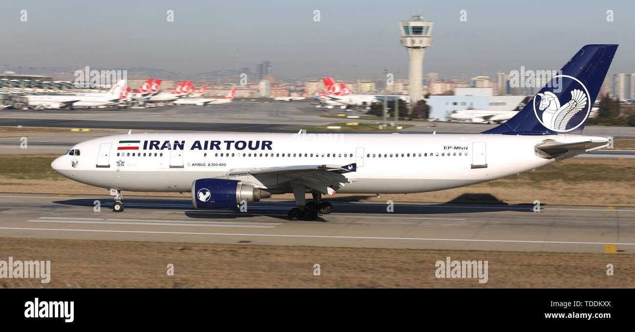 ISTANBUL, Türkei - 17. MÄRZ 2019: Iran Air Tour Airbus A 300-605 R (CN701) hebt ab Flughafen Istanbul Atatürk. Iran Air Tour hat 10 flotte Größe ein Stockfoto