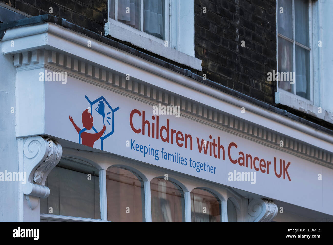 Kinder mit Krebs UK Shop gegenüber Great Ormond Street Hospital, Bloomsbury, London, England, Großbritannien Stockfoto