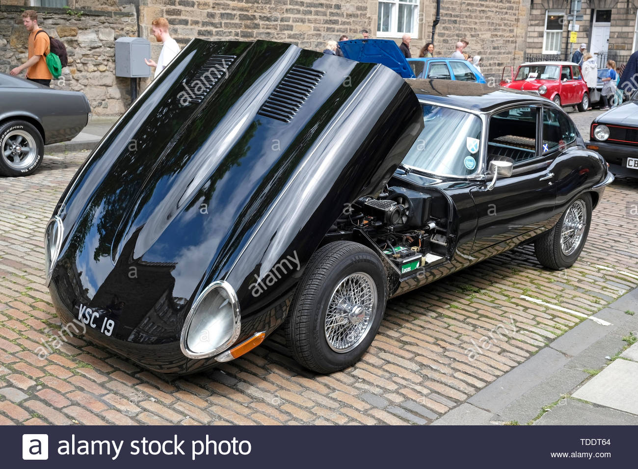 Classic Jaguar E-Type von 1968, die auf der West End Classic Fahrzeug Ereignis in Edinburgh, Schottland Stockfoto