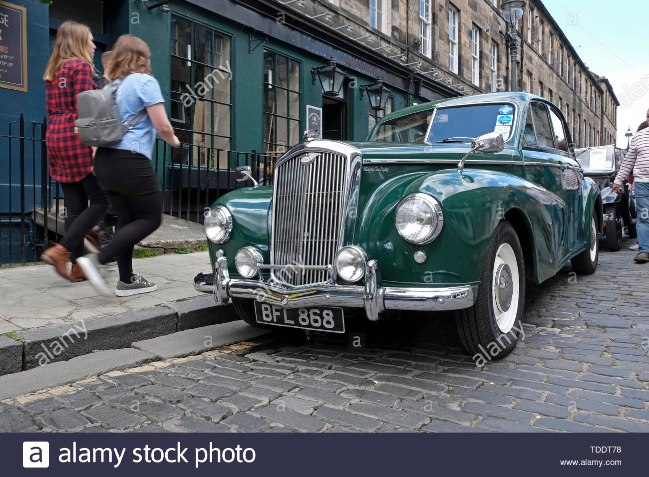 Classic Wolseley Six Eighty von 1953, produziert zwischen 1948 und 1954, auf dem West End Classic Vehicle Event in Edinburgh, Schottland Stockfoto