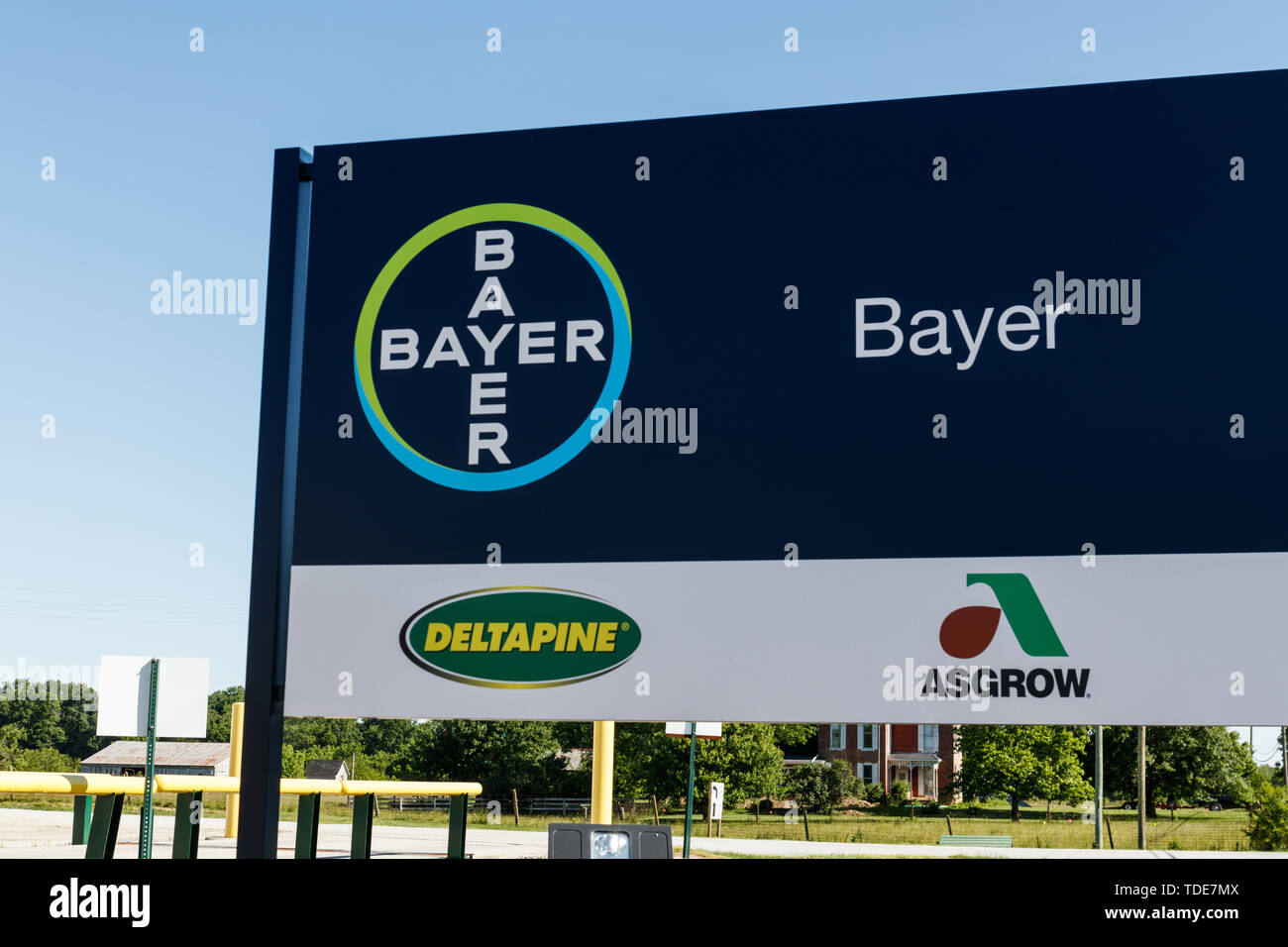 Windfall - ca. Juni 2019: Bayer Crop Science Saatgutproduktion. Nach der  bernahme von Monsanto, Bayer ist verantwortlich fr die Glyphosat klagen  IV Stockfotografie - Alamy
