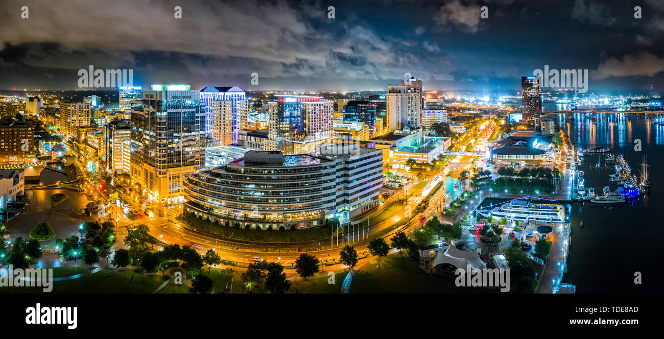 Antenne Panorama Von Norfolk Virginia Bei Nacht Stockfotografie Alamy