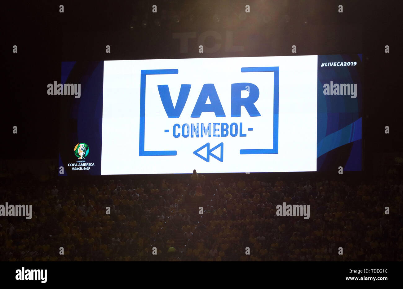 Sao Paulo, Brasilien. 14 Juni, 2019. Allgemeine Ansicht des VAR auf dem großen Bildschirm, 14. Juni 2019 - FUSSBALL: Copa America 2019, Gruppe ein Match zwischen Brasil 3-0 Bolivien auf Morumbi Stadion in Sao Paulo, Brasilien. Quelle: LBA/Alamy leben Nachrichten Stockfoto
