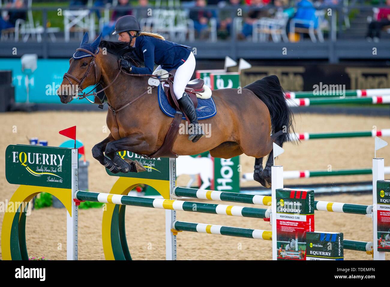 Tarporley, Cheshire, UK. 15. Juni 2019. Sieger. Kayleigh Watt reiten Ninkie de Vy Z GBR. Voltaire Design CSI2* Grand Prix. 1,45 m. Schildknappe Bolesworth International Horse Show. Tarporley. Cheshire. Vereinigtes Königreich. GBR. 15.06.2019. Credit: Sport in Bildern/Alamy leben Nachrichten Stockfoto