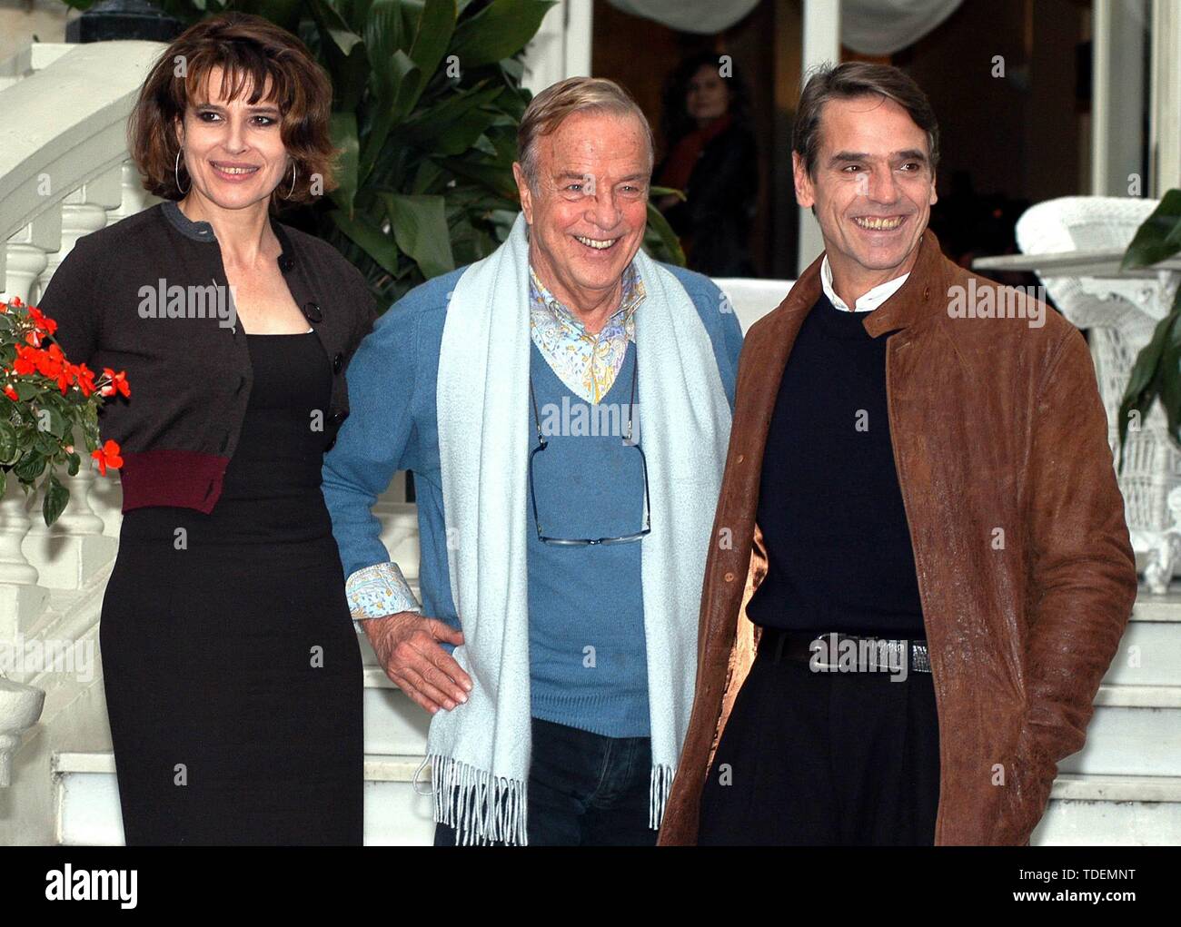 MADRID, 11/11/2002 FILMPREMIERE: "CALLAS FOREVER" von Franco Zeffirelli mit Fanny Ardant UND JEREMY IRONS Ã'Â© AB-FOTO/GPS (/IPA/Fotogramma, - 2009-03-16) ps das Foto verwendbar in Bezug auf den Kontext, in dem es aufgenommen wurde, und ohne beleidigende Absicht der Anstand der Personen vertreten (/IPA/Fotogramma, Foto Repertoire - 2019-06-15) p.s. La foto e 'utilizzabile nel rispetto del contesto in Cui e' Stata scattata, e senza intento diffamatorio del decoro delle Persone rappresentate Stockfoto