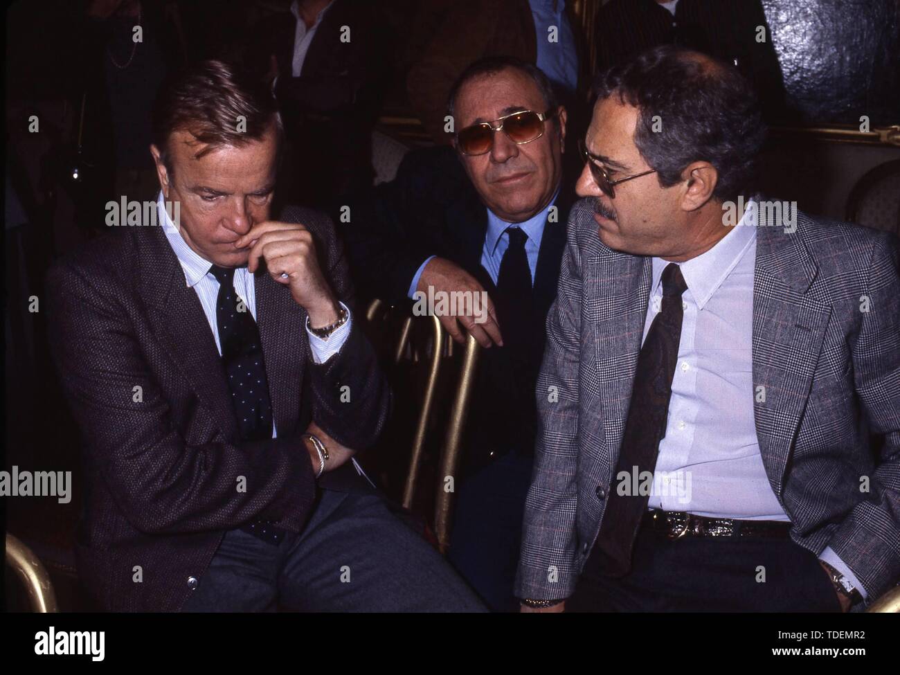 FRANCO ZEFFIRELLI, Sergio Corbucci und Nino Manfredi (MASTER FOTO/Fotogramma, Rom - 1987-10-12) ps das Foto ist verwendbar in Bezug auf den Kontext, in dem es aufgenommen wurde, und ohne beleidigende Absicht der Anstand des Volkes vertreten (MASTER FOTO/Fotogramma, Foto Repertoire - 2019-06-15) p.s. La foto e 'utilizzabile nel rispetto del contesto in Cui e' Stata scattata, e senza intento diffamatorio del decoro delle Persone rappresentate Stockfoto