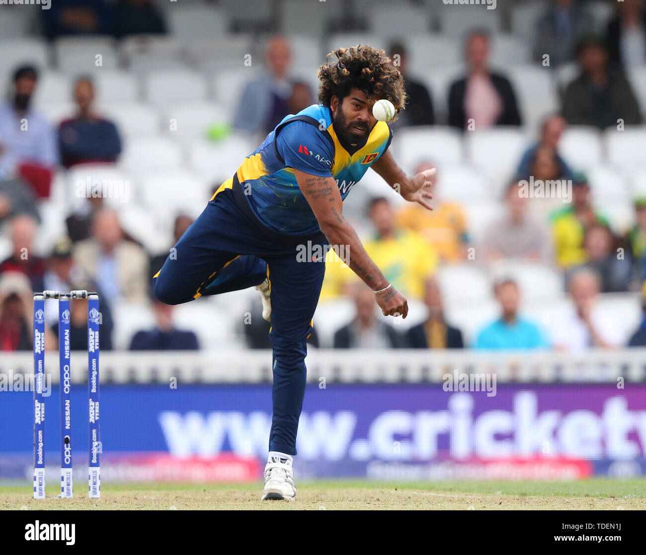 London, Großbritannien. 15 Juni, 2019. Lasith Malinga von Sri Lanka bowling während der Sri Lanka v Australien, ICC Cricket World Cup match, Am Kia Oval, London, England. Credit: Cal Sport Media/Alamy leben Nachrichten Stockfoto