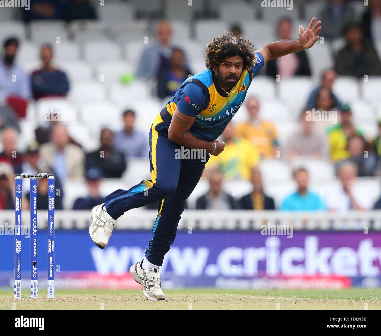 London, Großbritannien. 15 Juni, 2019. Lasith Malinga von Sri Lanka bowling während der Sri Lanka v Australien, ICC Cricket World Cup match, Am Kia Oval, London, England. Credit: Cal Sport Media/Alamy leben Nachrichten Stockfoto