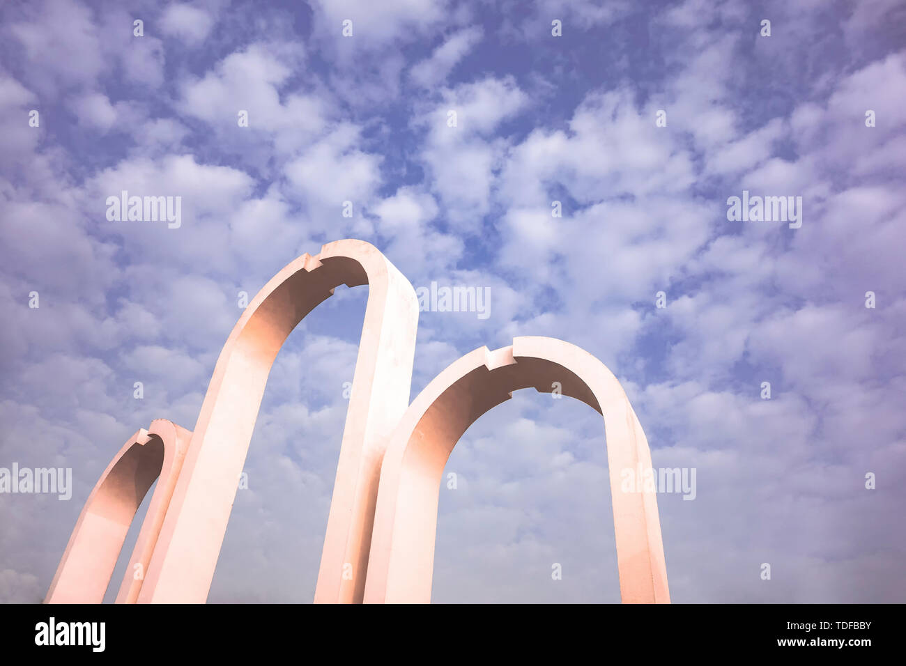 Desktop mit Bögen Stockfoto