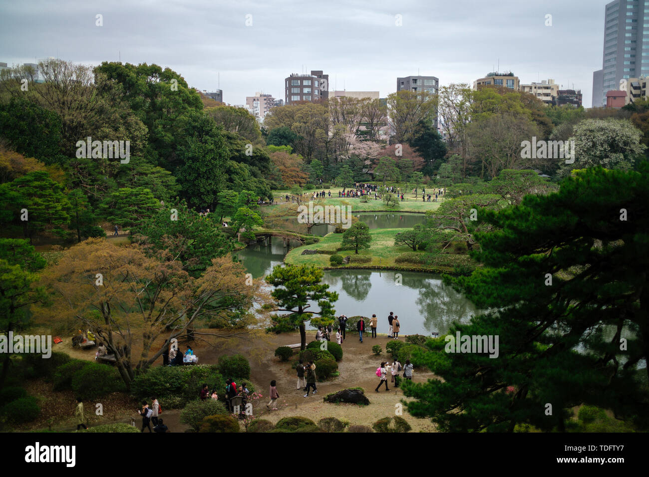 Rikugi-en ist ein Tokioter Stadtpark in Bunkyō-ku. Der Name Rikugi-en bedeutet Garten der sechs Prinzipien, Stockfoto