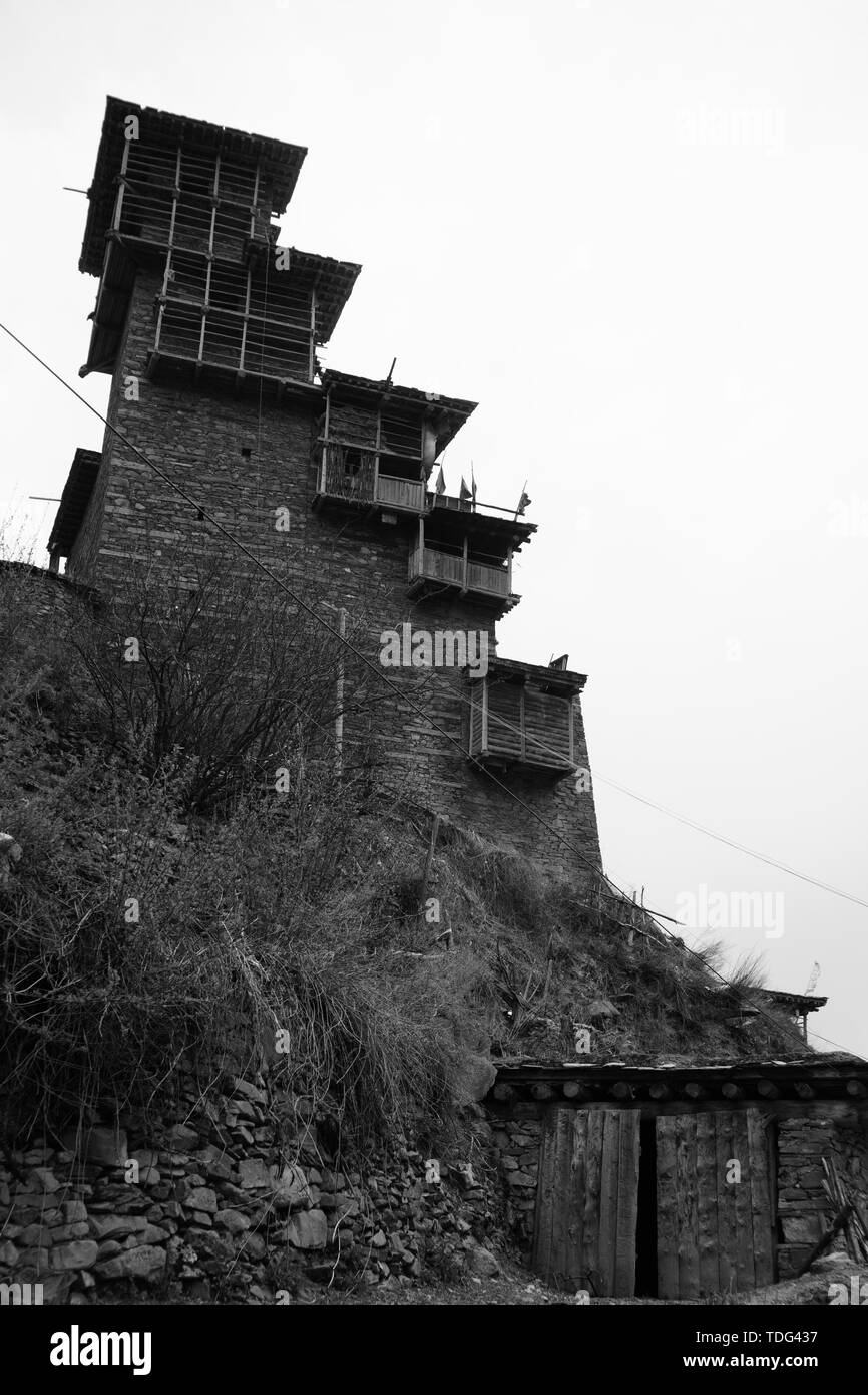 Tibetischen Stil Gebäude in Zongke Township, Yantang County, Rismanba carving Haus Stockfoto