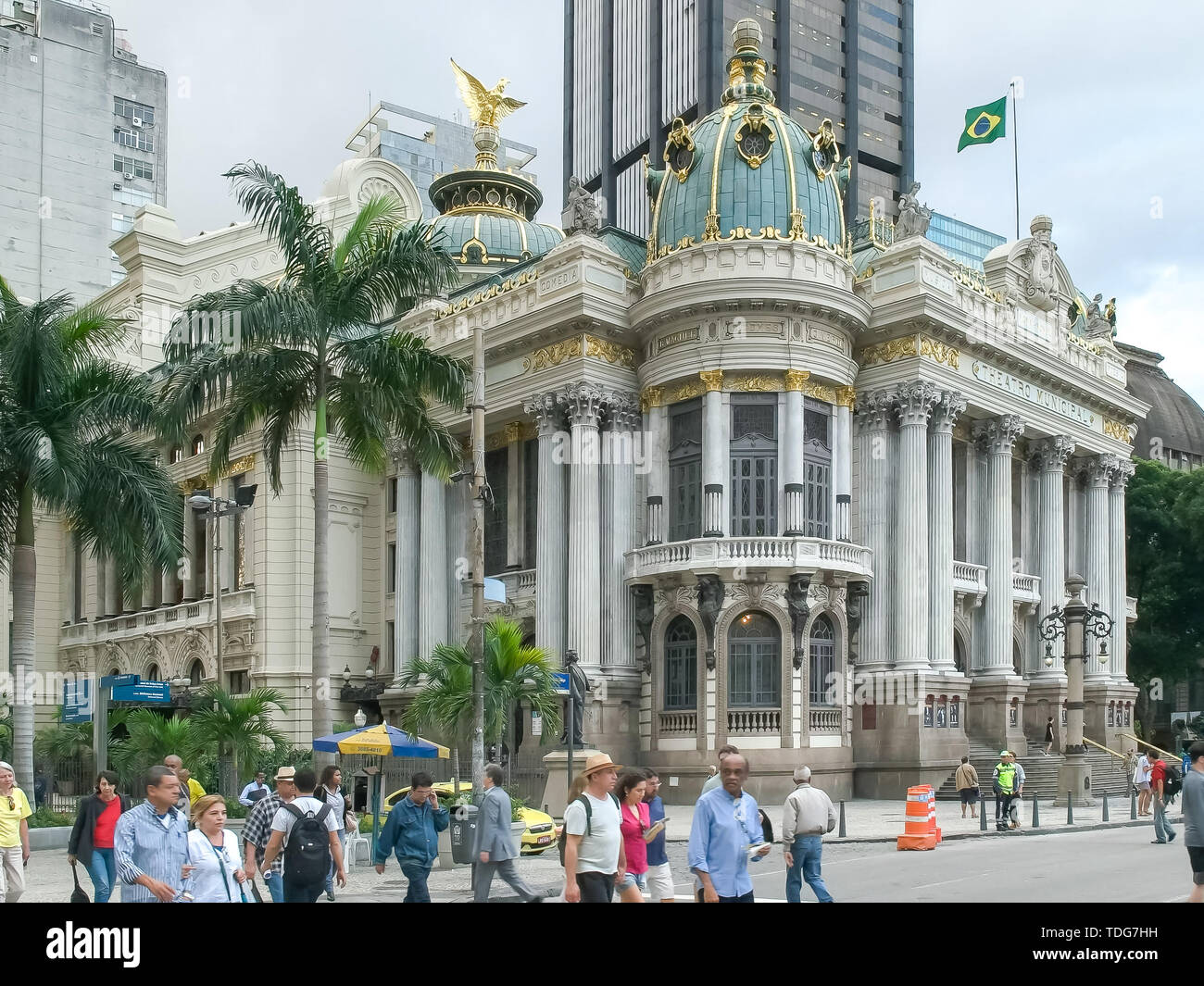 RIO DE JANEIRO, BRASILIEN - 24, Mai, 2016: Die äußere Fassade der historischen Theater municipal in Rio de Janeiro Stockfoto