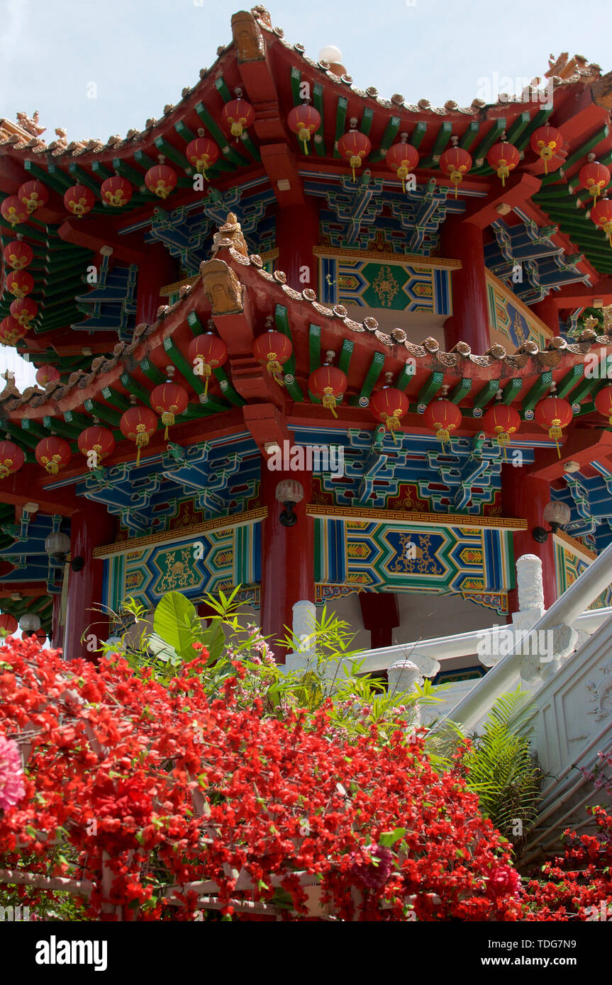 Niedrigen Winkel auf die schöne chinesische Pagode am Thean Hou Tempel in Kuala Lumpur, Malaysia Stockfoto