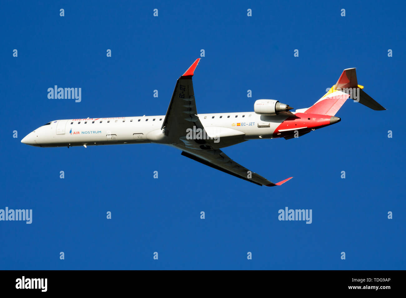 MADRID/Spanien - Mai 1, 2016: Iberia Regional Air Nostrum CRJ-900 EG-JZT Passagierflugzeug Abflug am Flughafen Madrid Barajas Stockfoto