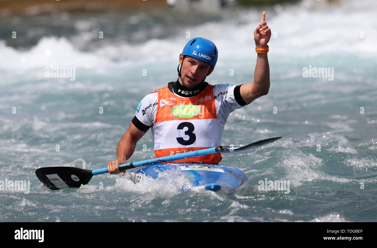 Der Republik Tschechien Jiri Prskavec feiert zweiten Platz während Tag drei der Canoe Slalom World Cup in Lee Valley White Water Centre, London. Stockfoto