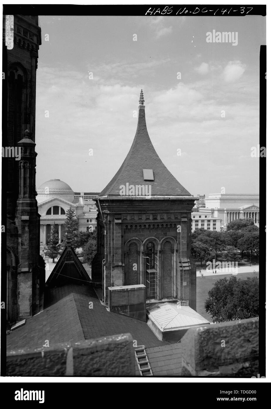 NORTH TOWER OBERE ZONE VON SOUTH TOWER DACH, Blick nach Norden - Smithsonian Institution Building, 1000 Jefferson Drive, zwischen dem neunten und zwölften Straßen, Südwesten, Washington, District of Columbia, DC Stockfoto NORTH TOWER OBERE ZONE VON SOUTH TOWER DACH, Blick nach Norden - Smithsonian Institution Building, 1000 Jefferson Drive, zwischen dem neunten und zwölften Straßen, Südwesten, Washington, District of Columbia, DC Stockfoto