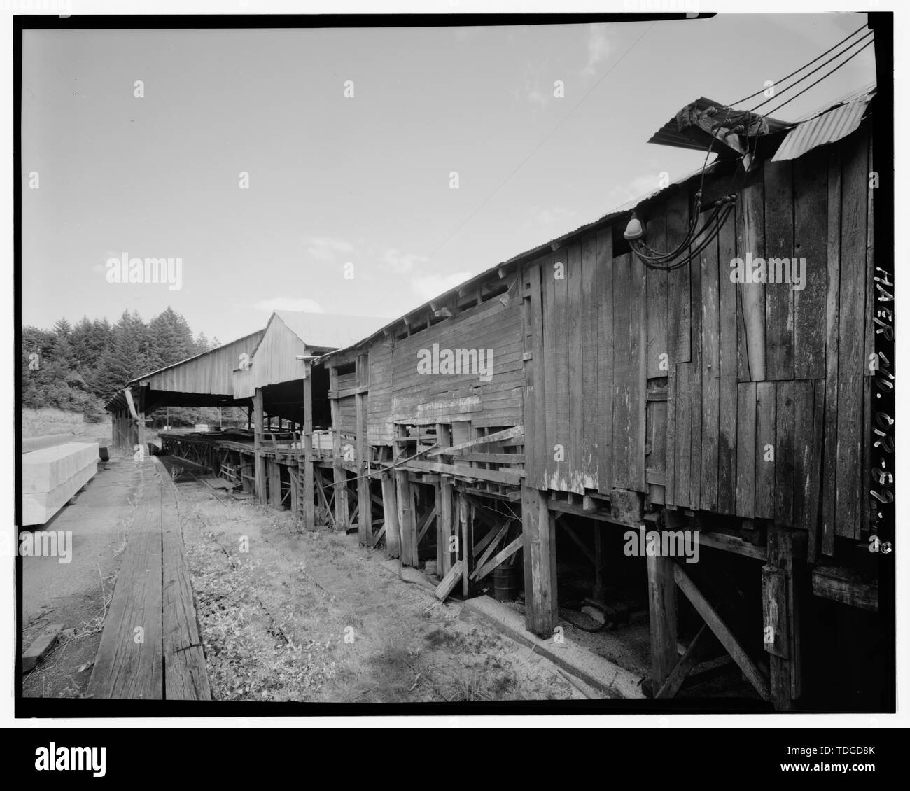 Nordwand von Hobel- und VERSANDGEBÄUDE. - Hull-Oakes Lumber Company, 23837 Dawson Road, Monroe, Benton County, ODER Stockfoto