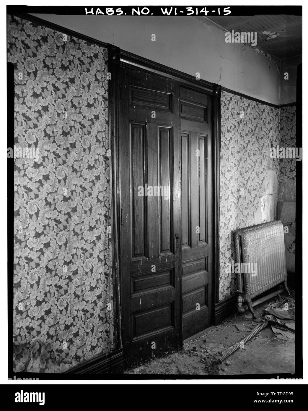 Nordwand von typischen 3RD FLOOR Zimmer - Massachusetts Block, 1525 Turm Avenue, Superior, Douglas County, WI; Corona, Julie, Sender Stockfoto Nordwand von typischen 3RD FLOOR Zimmer - Massachusetts Block, 1525 Turm Avenue, Superior, Douglas County, WI; Corona, Julie, Sender Stockfoto