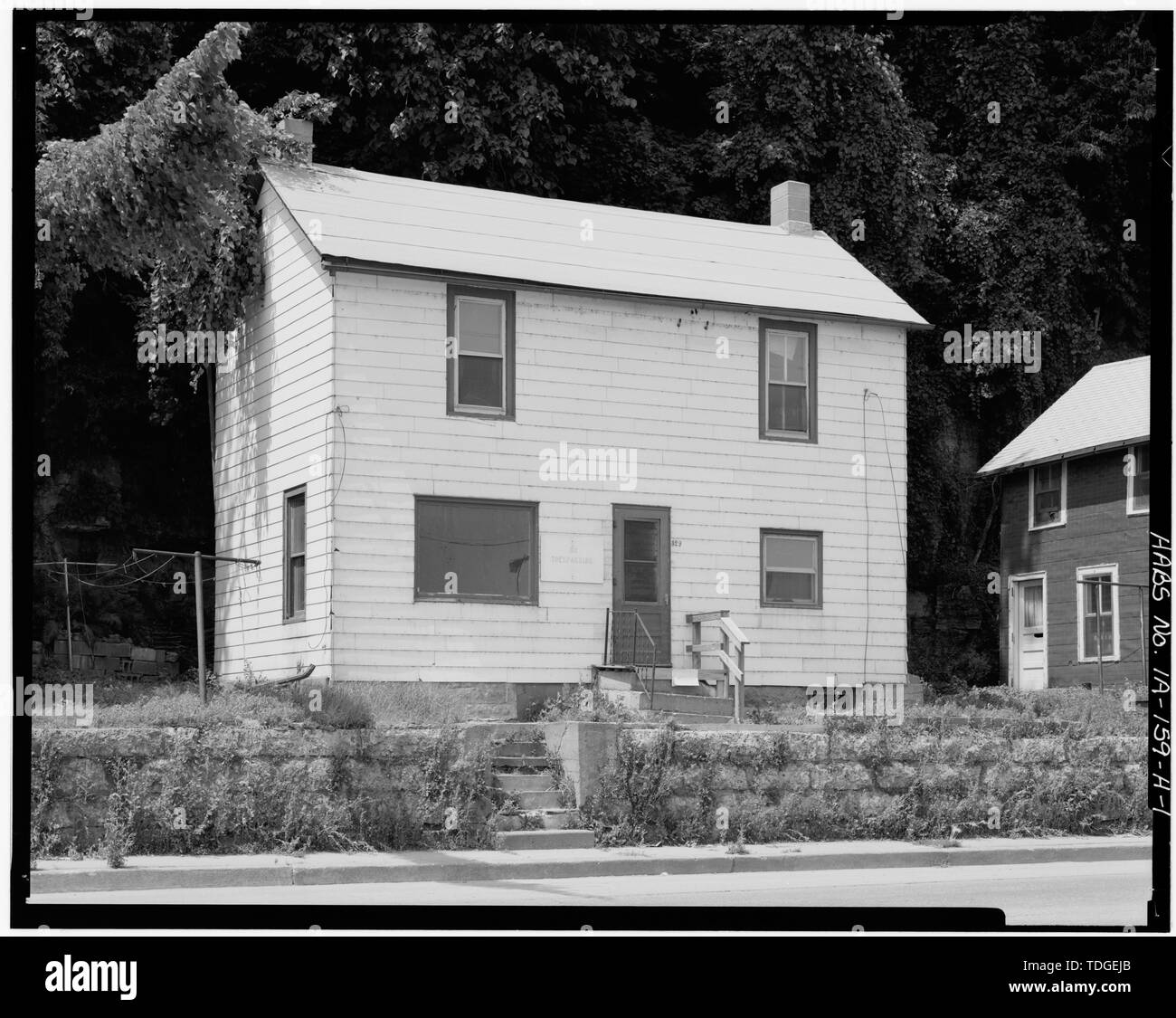 Im Nordosten und Südosten. Blick nach Westen. - Arbeitervereins Häuser, 329 South Locust Street, Dubuque, Dubuque County, IA Stockfoto