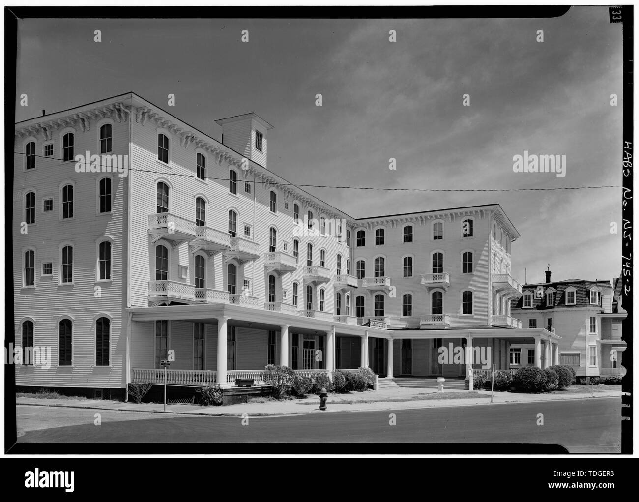 Nordosten VORNE, aus dem Osten - Lafayette Hotel, Strand Avenue und der Decatur Street, Cape May, Cape May County, New Jersey Stockfoto