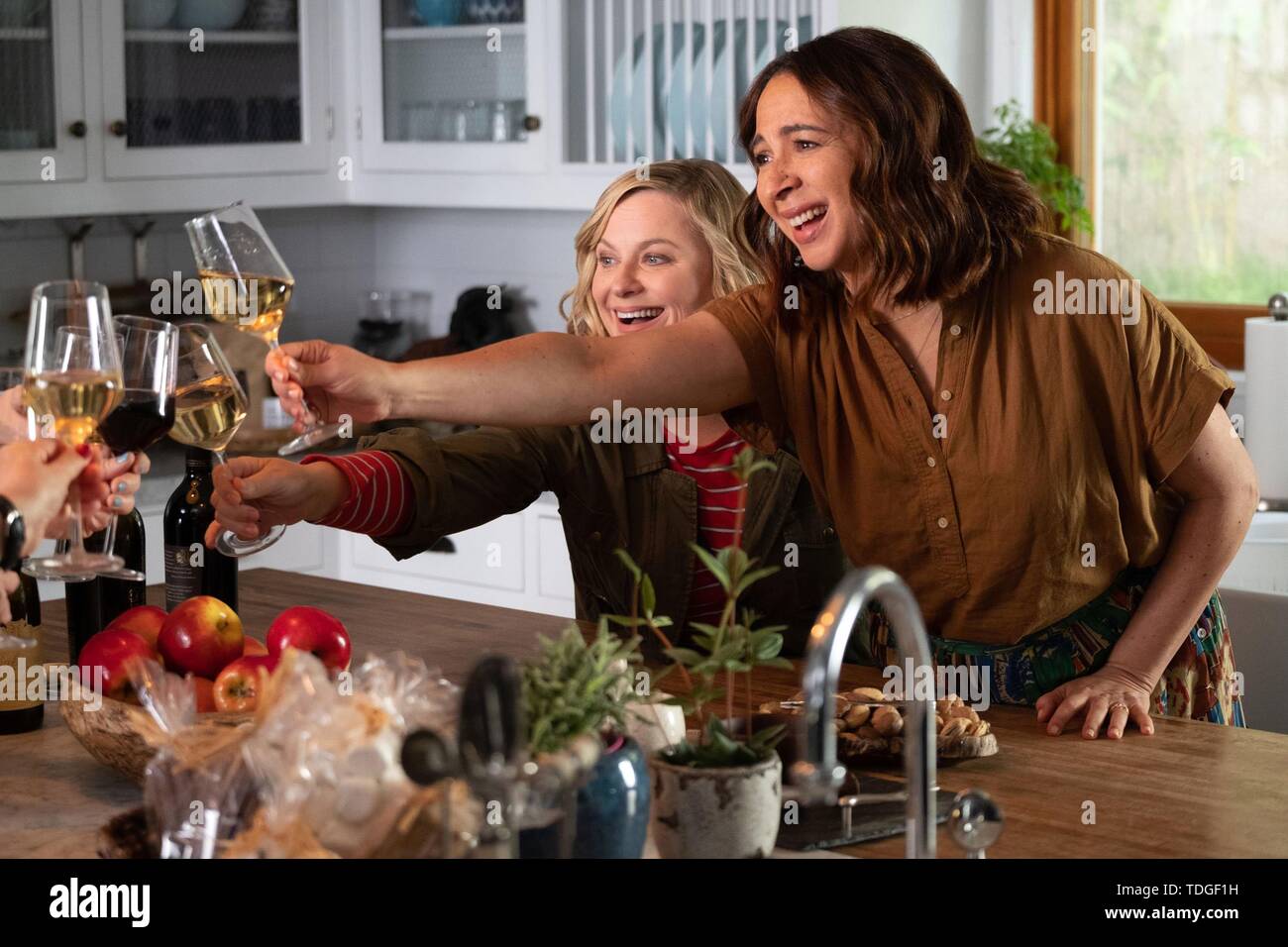 AMY POEHLER und Maya Rudolph in Wine Country (2019). Credit: NETFLIX/Album Stockfoto