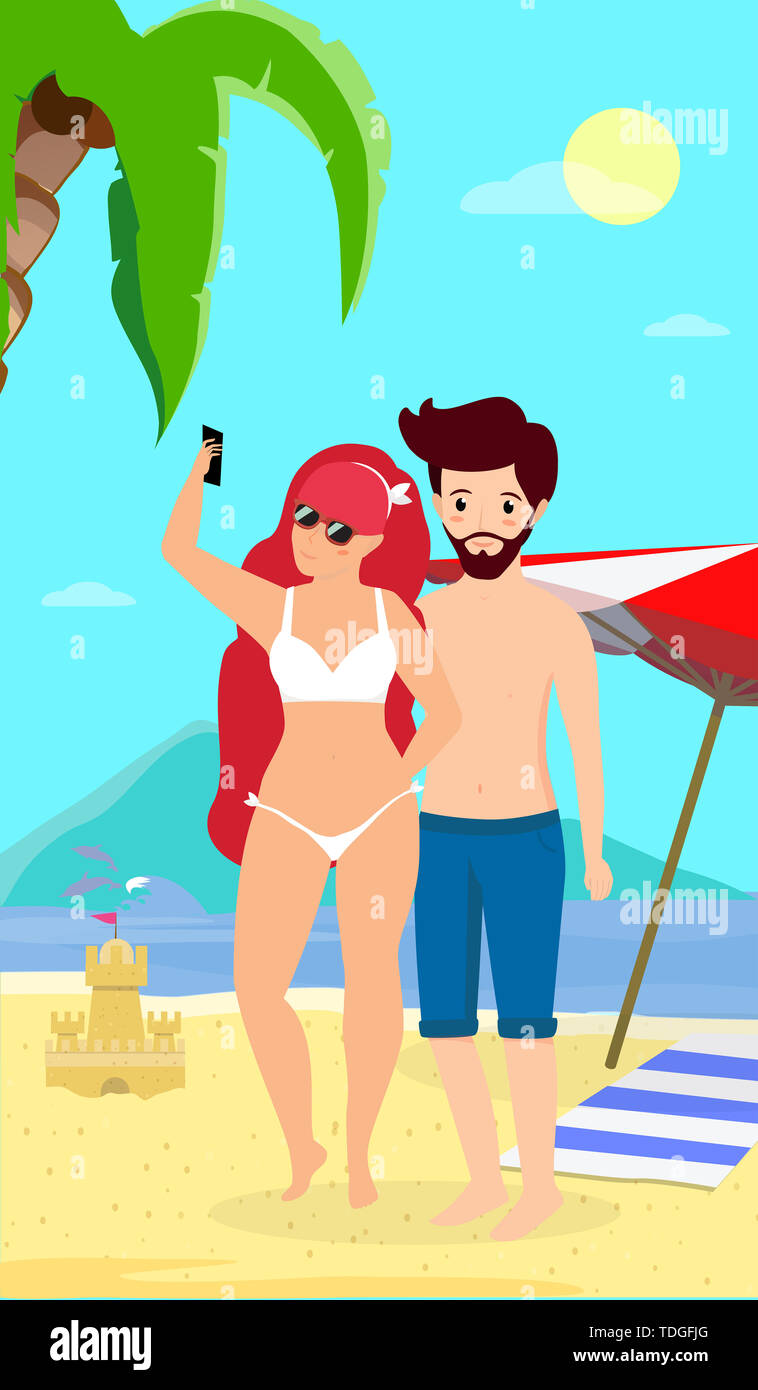 Junge liebende Paar Freizeitaktivitäten im Tropical Island. Der Mann und die Frau in der Bademode Stand bei Sonnenuntergang am Meer, Selfie und trinken einen Cocktail. Summe Stockfoto