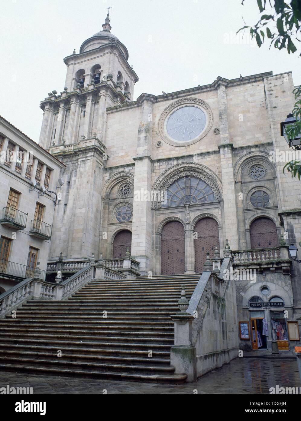 FACHADA PRINCIPAL DE LA CATEDRAL DE ORENSE SIGLOS XII/XVI. Autor