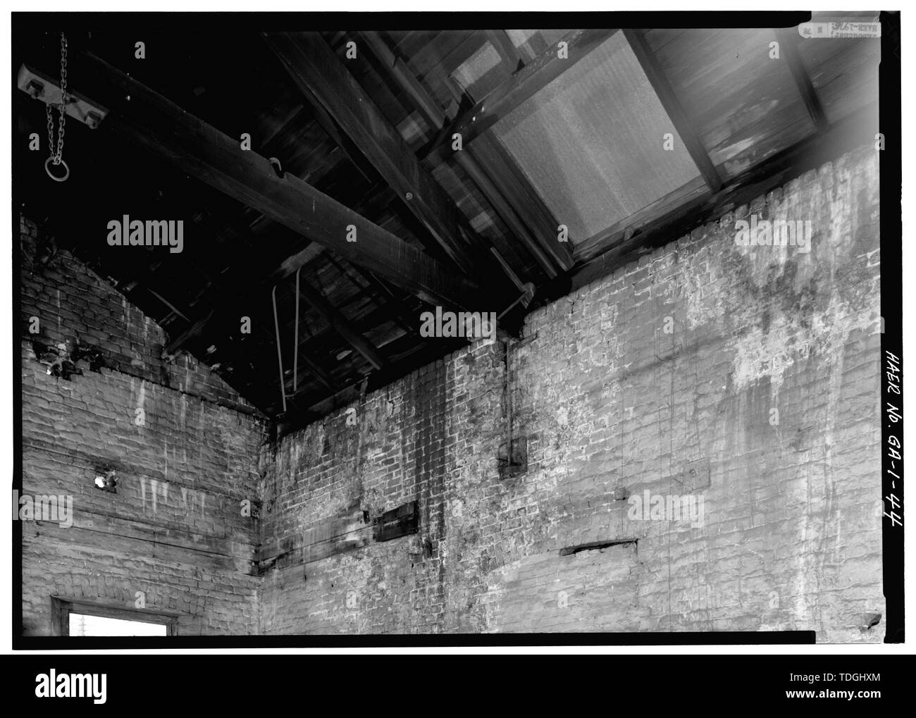 NW-Ecke der Schmiede zeigen Dachstuhl Anschluss oben an der Wand. - Zentrale von Georgia Railway, Savannah Werkstätten und Terminals, Schmiede, begrenzt durch West Broad, Jones, West Grenze und Rumpf Straßen, Savannah, Chatham County, GA Stockfoto