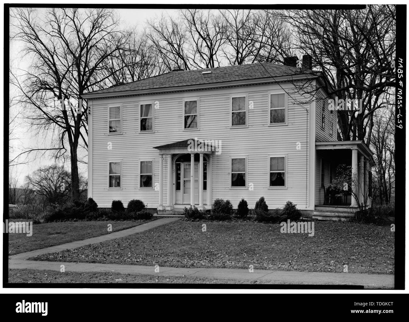 November 1959 FASSADE VON OSTEN - Isaak Mattoon House, 26 Main Street, Northfield, Franklin County, MA; Stearns, Calvin Stockfoto