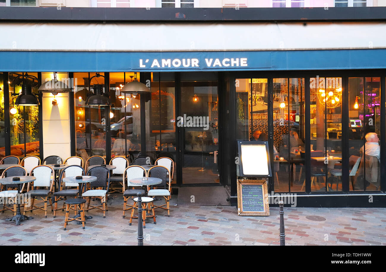 Amour vache wird traditionelle französische Cafe am Boulevard Bonne Nouvelle in der Nähe von Porte Saint Denis in Paris, Frankreich. Stockfoto