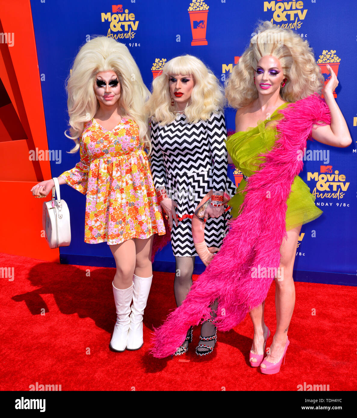 Santa Monica Usa Juni 16 19 Trixie Mattel Katya Alyssa Edwards Bei Den 19 Mtv Movie Tv Auszeichnungen Bei Barker Hangar Santa Monica Bild Paul Smith Featureflash Credit Paul Smith Alamy Leben Santa Monica Usa Juni 16 19 Trixie Mattel Katya Alyssa Edwards Bei Den 19 Mtv Movie Tv Auszeichnungen Bei Barker Hangar Santa Monica Bild Paul Smith Featureflash Credit Paul Smith Alamy Leben