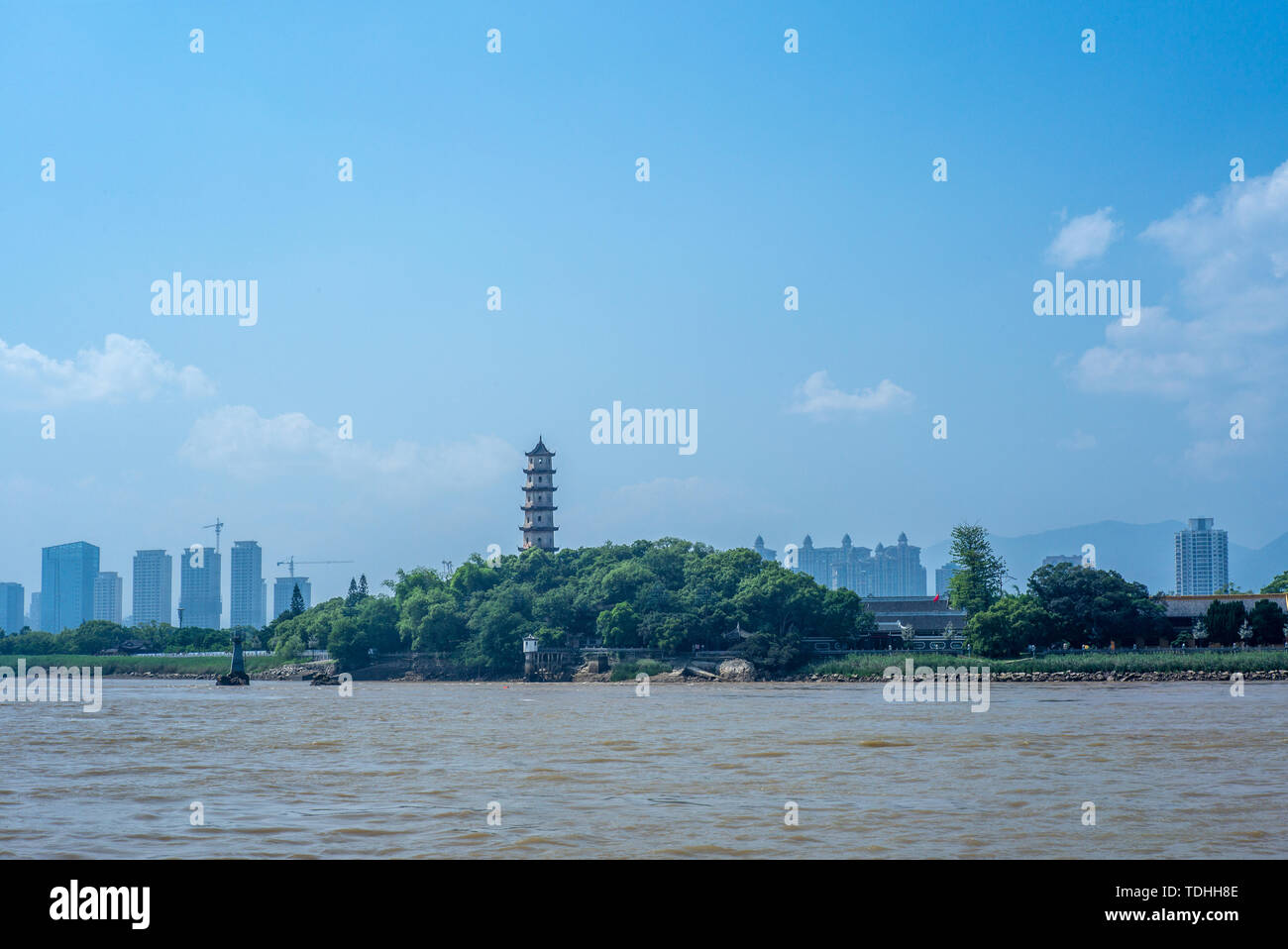 Blick auf den Westen Pagode auf dem Jiangxin Insel in Wenzhou in der Volksrepublik China - 3. Stockfoto