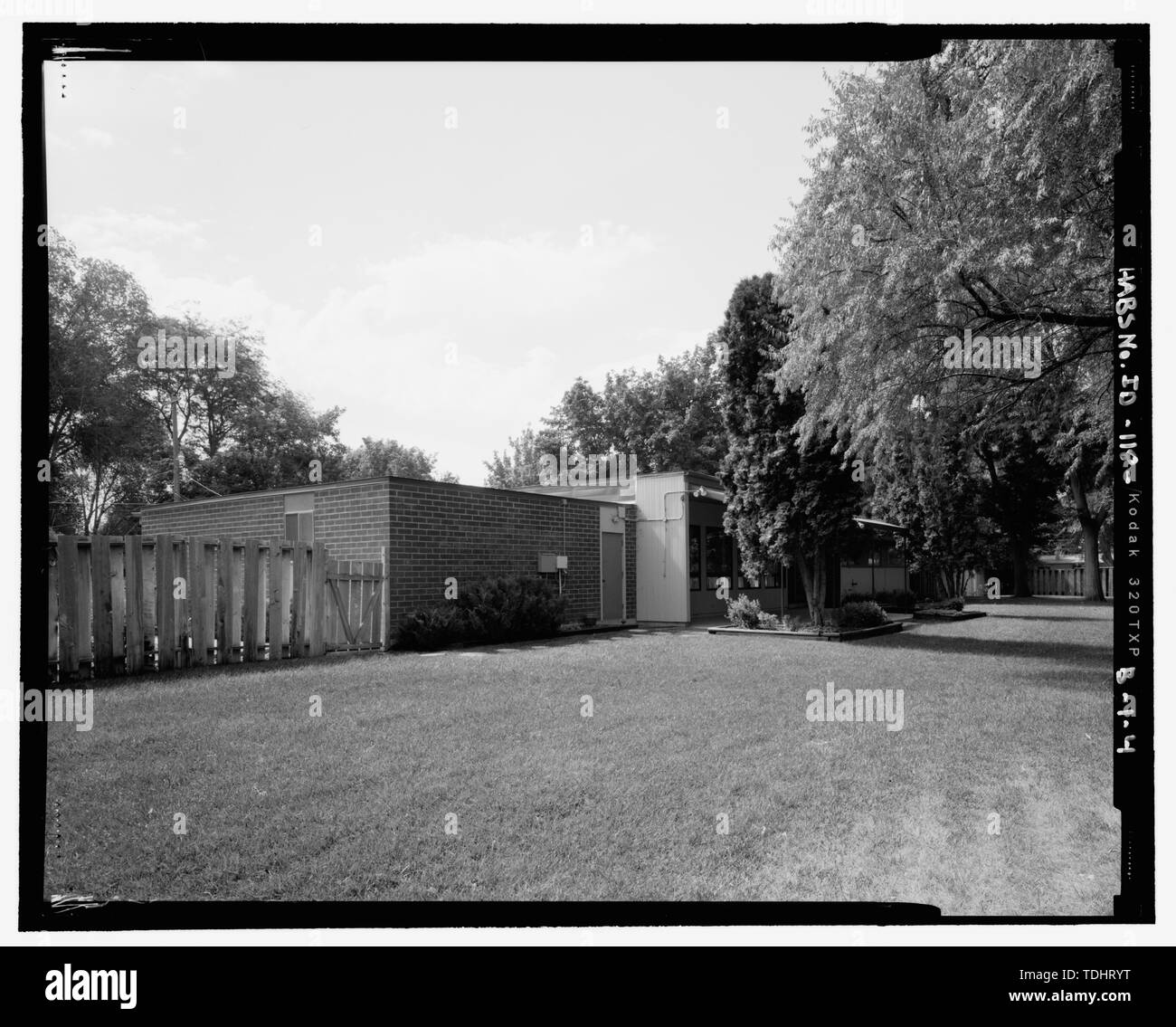 Schrägansicht, hintere Höhe, auf der Suche nach Süd-südwest-Mountain Home Air Force Base 1958 Senior Officers' Gehäuse, General's Residence, Rabeni Straße (ursprünglich Efeu Straße), Mountain Home, Monroe County, ID Stockfoto