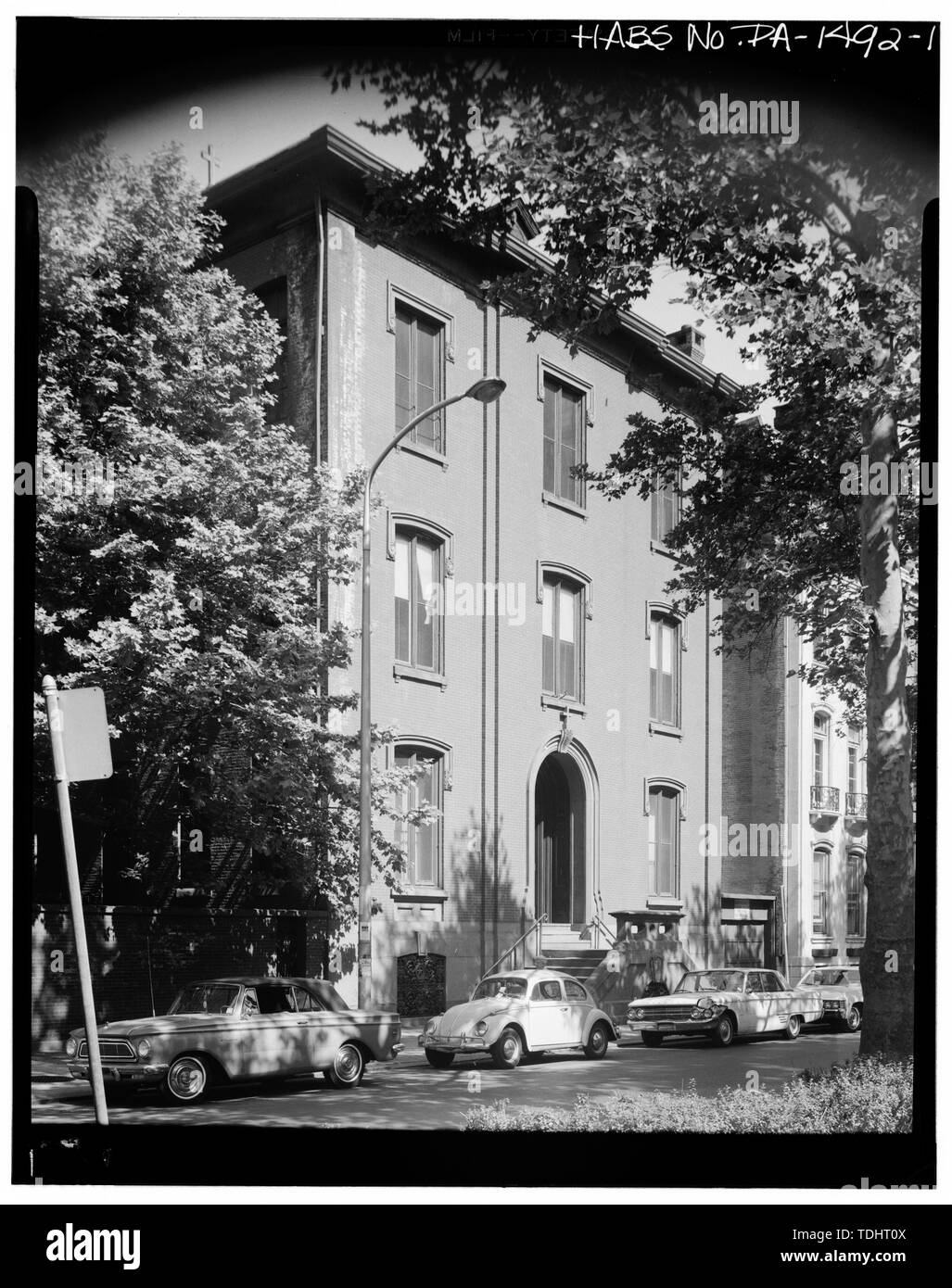 Schrägansicht, WEST (VORNE) HÖHE NACH SÜDEN - Akademie der Notre Dame, 208 South 19.Straße, Rittenhouse Square, Philadelphia, Philadelphia County, PA Stockfoto