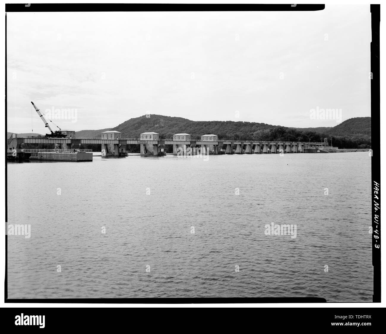 Globale Sicht der DAM, Blick nach Süden, hintere obere Mississippi River 9-Fuß-Kanal, Schleuse und Dam Nr. 6, Trempealeau, Trempealeau County, WI; US-Armee Korps der Ingenieure; Spencer weiß Prentis; Peppard und Fulton; Robers, Fred J; LaCrosse Ausbaggern Firma; American Bridge Company; Sterling Electric Company; Beckman Druckerei; Drake Marmor Firma; Miller und Kleist; Toye, E W; W S Knott Firma; Esser, T C; George C Bolz Ausbaggern Firma; Fugins, Miller, und Kommode; W W Magee Firma; Pittsburg Plate Glass Company; H S Kaliher Unternehmen Stockfoto