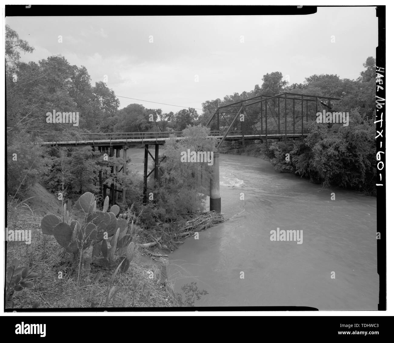 Übersicht von N. - Bryant Bahnhof Brücke, Spanning Little River County an der Route 275, Buckholts, Milam County, TX Stockfoto