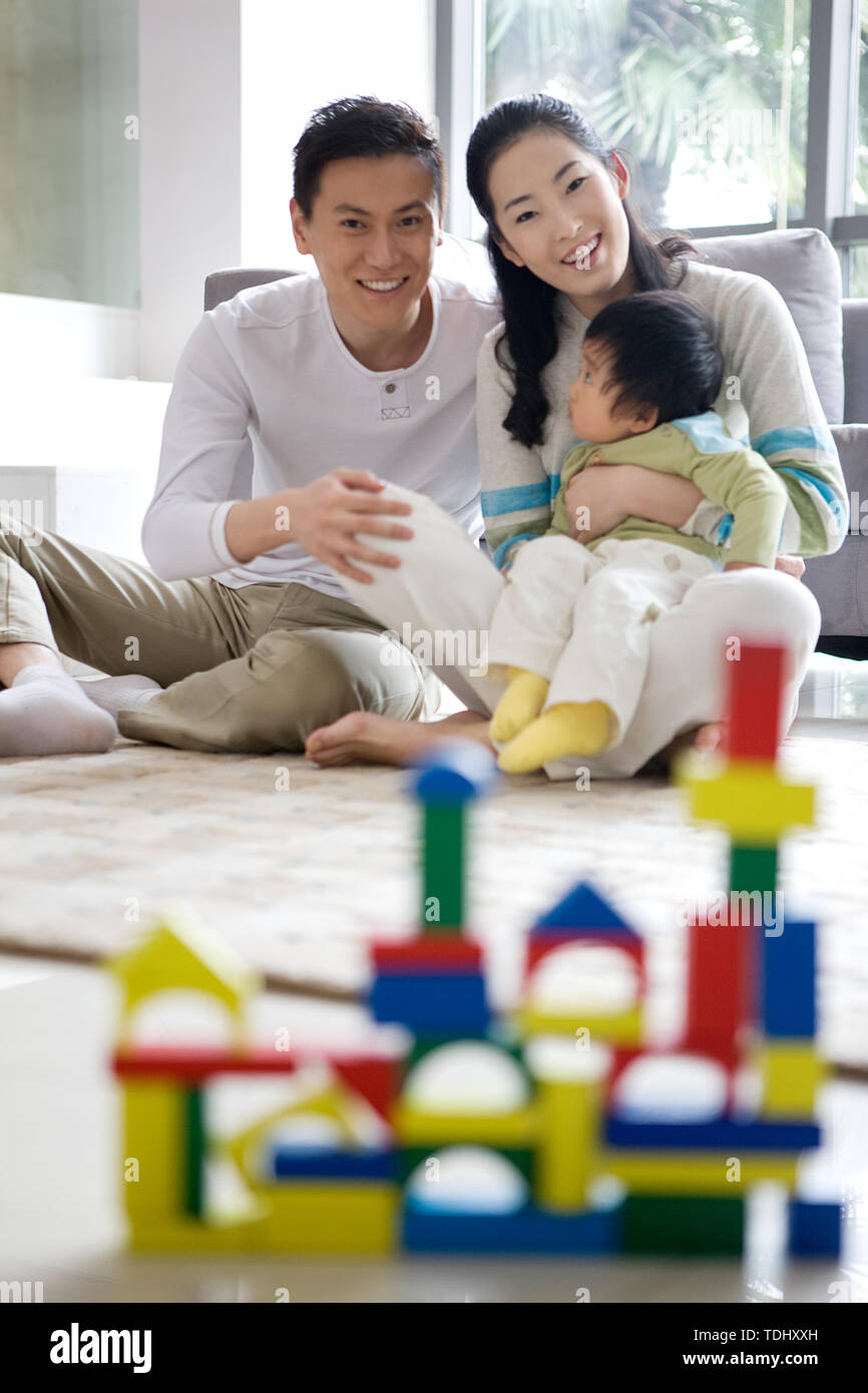 Eltern und Kinder spielen Stockfoto