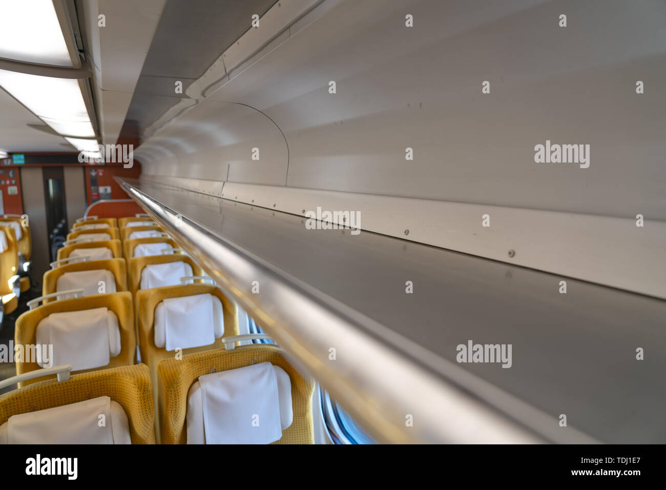 Akita Shinkansen Komachi, Interieur der Standard Class Sitze von E6 Serie Shinkansen super express Bullet Zug bei Ueno Station in Japan Stockfoto