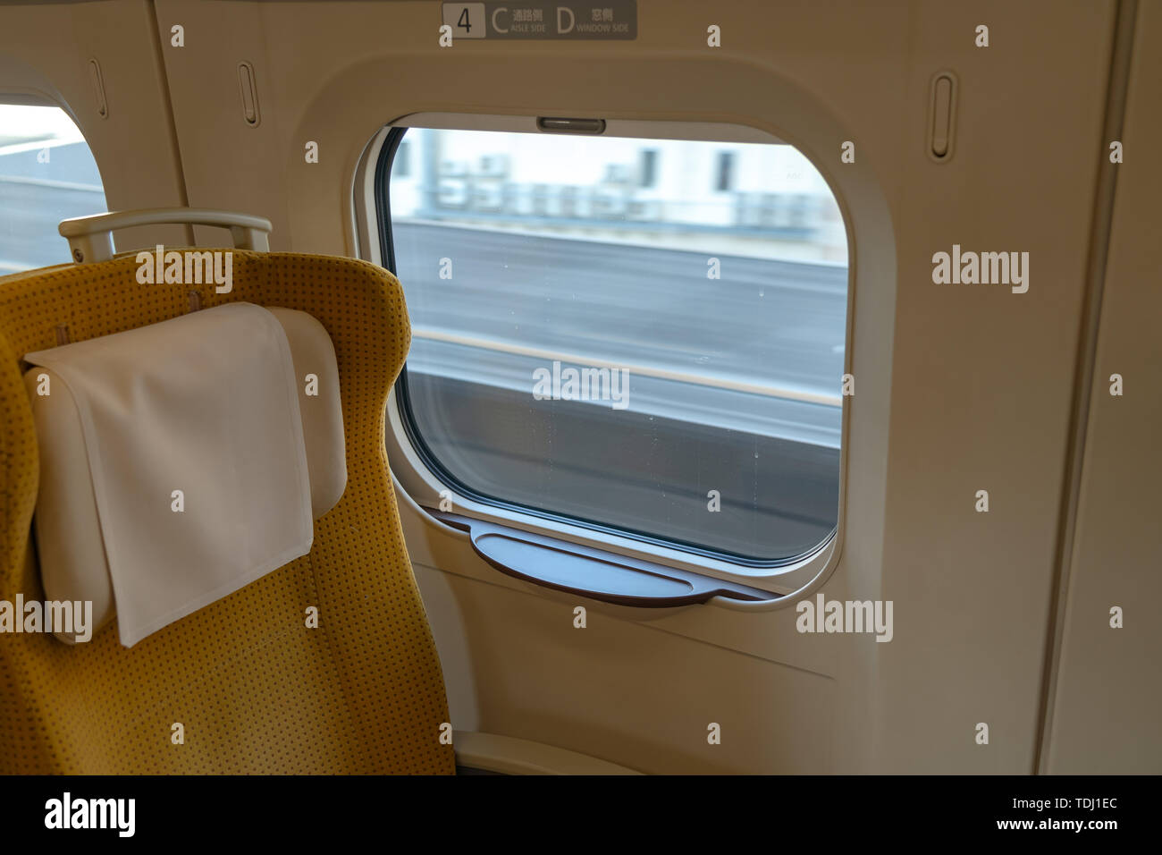 Akita Shinkansen Komachi, Interieur der Standard Class Sitze von E6 Serie Shinkansen super express Bullet Zug bei Ueno Station in Japan Stockfoto